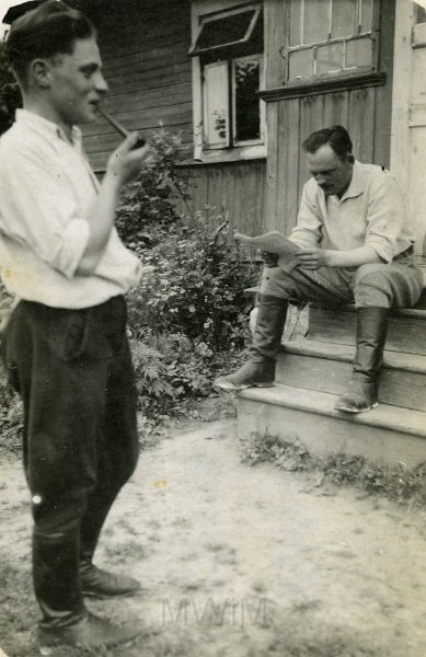 KKE 4701.jpg - Fot. Bracia. Edmund Jarzynowski z bratem Jerzym Jarzynowskim, Perweniszki, V 1944 r.